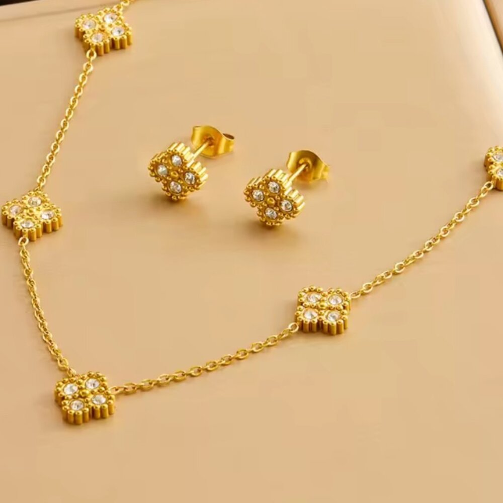 Stainless steel necklace set